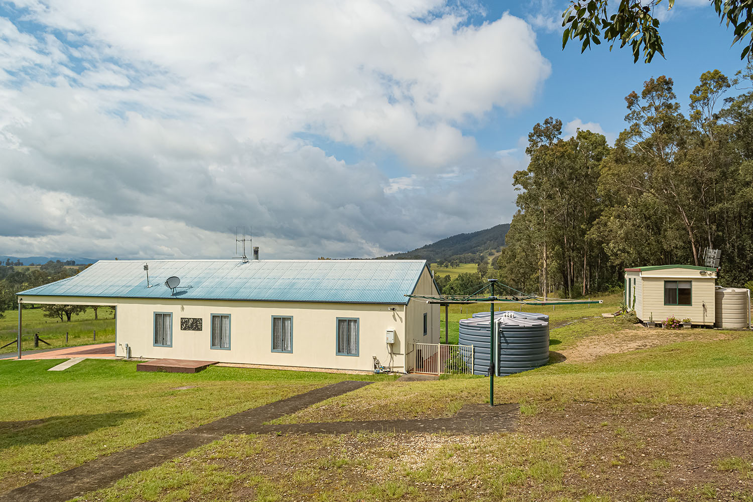 Side house & rear cabin